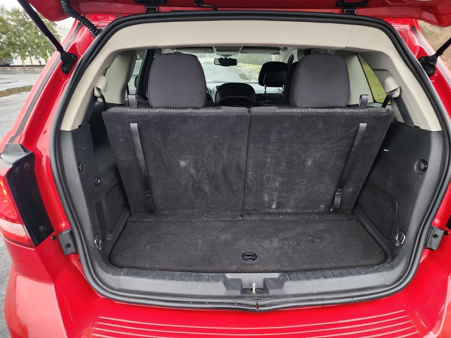 2014 RED /Black Dodge Journey SXT AWD (3C4PDDBG8ET) with an 3.6L V6 DOHC 24V engine, 6-Speed Automatic transmission, located at 1221 Madison St., Shelbyville, TN, 37160, (931) 680-9439, 0.000000, 0.000000 - Photo#3